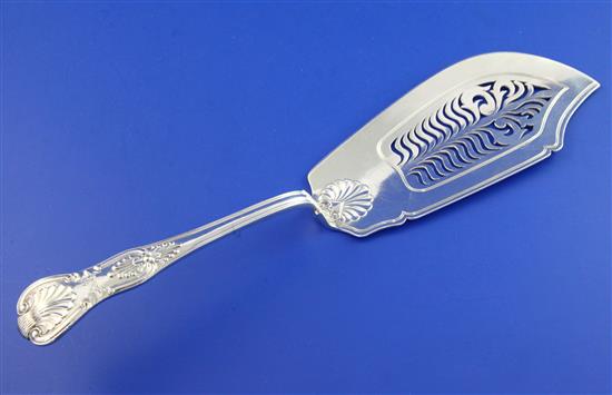 An early Victorian silver Kings pattern fish slice, 5.5 oz.